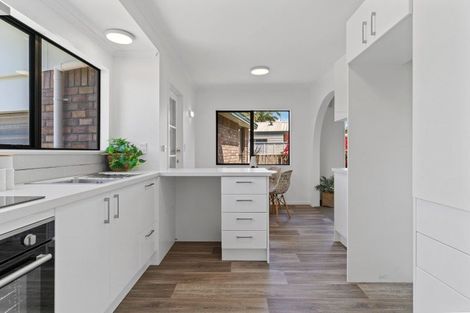Photo of property in 11 Emery Place, Papamoa Beach, Papamoa, 3118