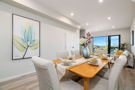 Photo of property in 2/644 Te Atatu Road, Te Atatu Peninsula, Auckland, 0610