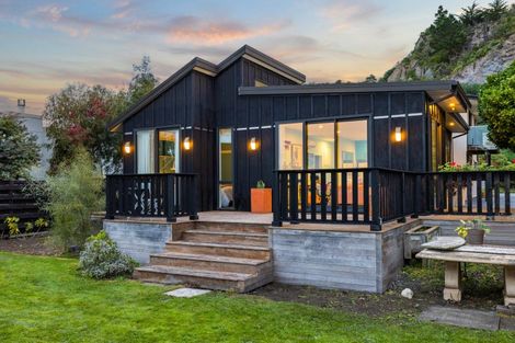 Photo of property in 23 Main Road, Redcliffs, Christchurch, 8081