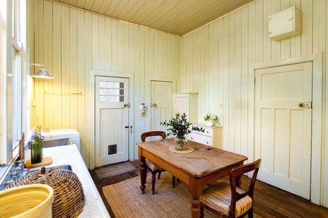 Photo of property in 33 Seapoint Road, Bluff Hill, Napier, 4110
