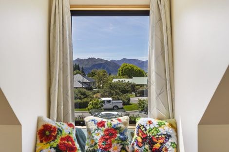 Photo of property in 21 Heuchan Lane, Wanaka, 9305