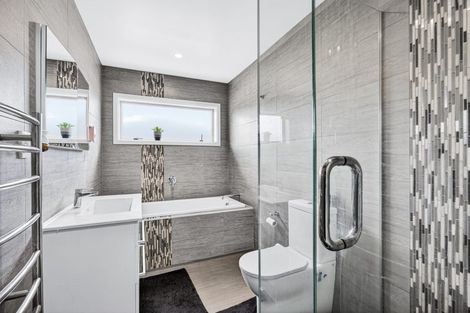 Photo of property in 37 Riverglade Parkway, Te Atatu South, Auckland, 0610