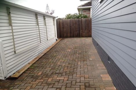 Photo of property in 323 Pakuranga Road, Pakuranga Heights, Auckland, 2010