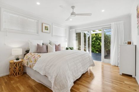 Photo of property in 70 Selwyn Crescent, Forrest Hill, Auckland, 0620