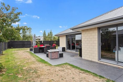 Photo of property in 6 Loeb Place, Rolleston, 7614