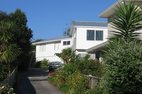 Photo of property in 1/2 Mossop Rise, Glenfield, Auckland, 0629