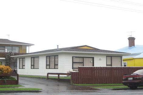 Photo of property in 2/6 Princess Street, Waitara, 4320