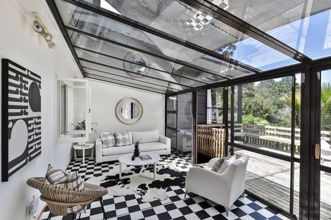 Photo of property in 37 York Road, Titirangi, Auckland, 0604