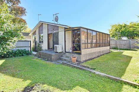 Photo of property in 32 Prestons Road, Redwood, Christchurch, 8051
