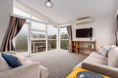 Photo of property in 15 Silverbirch Grove, Churton Park, Wellington, 6037