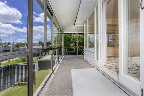 Photo of property in 38 Blakeborough Drive, Forrest Hill, Auckland, 0620