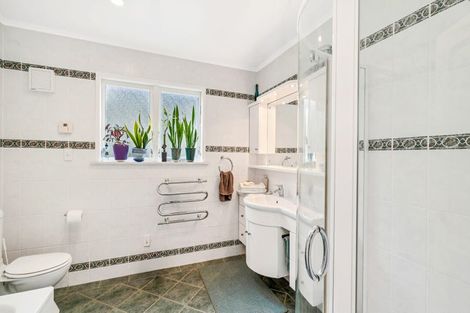 Photo of property in 32 Deane Avenue, Titirangi, Auckland, 0604