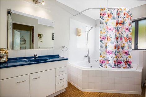 Photo of property in 10 Ribbonwood Terrace, Ranui, Porirua, 5024