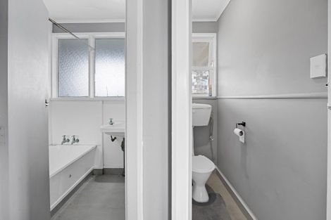 Photo of property in 18 Whitcombe Road, Opunake, 4616