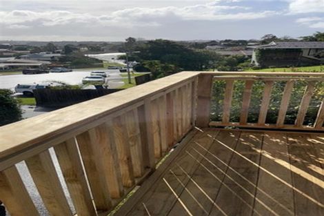 Photo of property in 1/17 Exeter Place, Unsworth Heights, Auckland, 0632