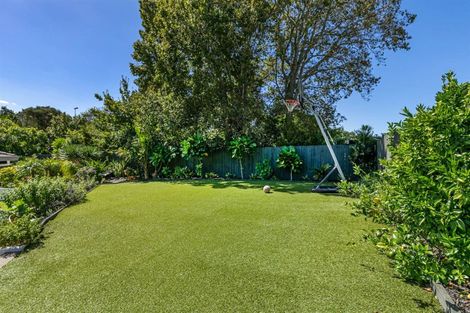 Photo of property in 32 Waipuia Place, Greenhithe, Auckland, 0632
