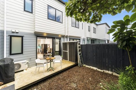 Photo of property in 5b Beach Road, Te Atatu Peninsula, 0610
