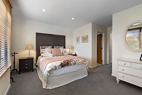 Photo of property in 77 Holly Road, St Albans, Christchurch, 8014