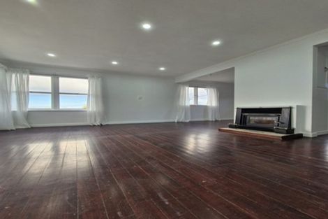 Photo of property in 32 Hogans Road, Glenfield, Auckland, 0629