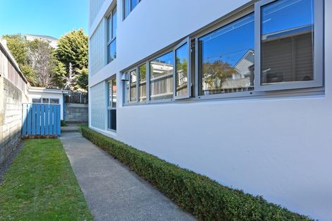 Photo of property in Victoria Court, 4u4 Queen Street, Mount Victoria, Wellington, 6011