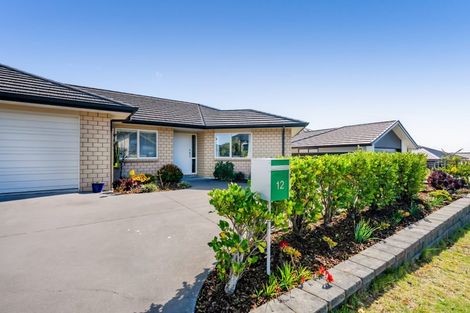 Photo of property in 12 Oakmont Crescent, Waiwhakaiho, New Plymouth, 4312