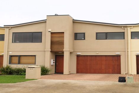 Photo of property in 25 Spalding Rise, Golflands, Auckland, 2013