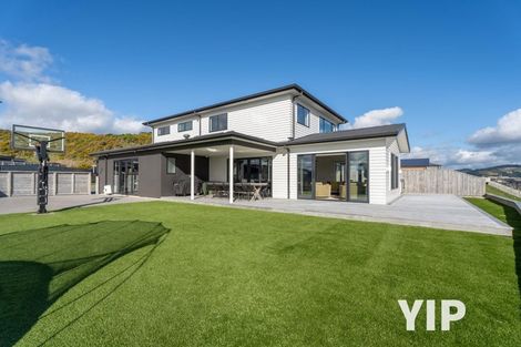 Photo of property in 10 Okupe Grove, Aotea, Porirua, 5024