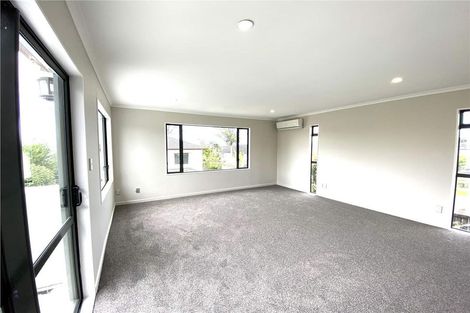 Photo of property in 439 Old Te Atatu Road, Te Atatu Peninsula, Auckland, 0610