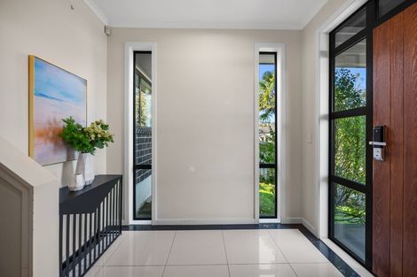 Photo of property in 2 Bintulu Place, Fairview Heights, Auckland, 0632