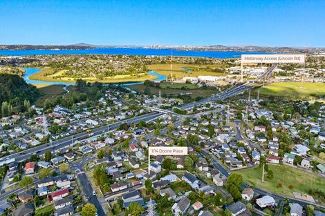 Photo of property in 14 Doone Place, Massey, Auckland, 0614