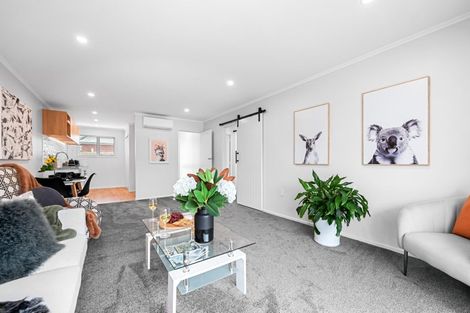 Photo of property in 52d Whites Line West, Woburn, Lower Hutt, 5010