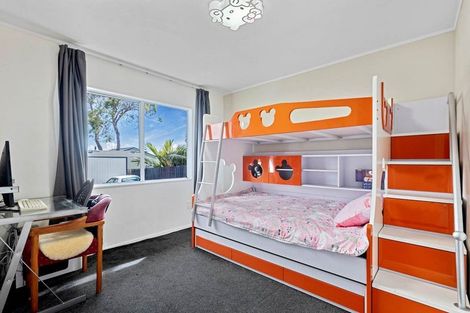 Photo of property in 1/24 Caribbean Drive, Unsworth Heights, Auckland, 0632