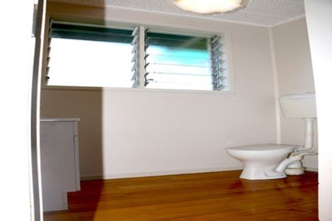 Photo of property in 2/11 Liston Street, Northcote, Auckland, 0627