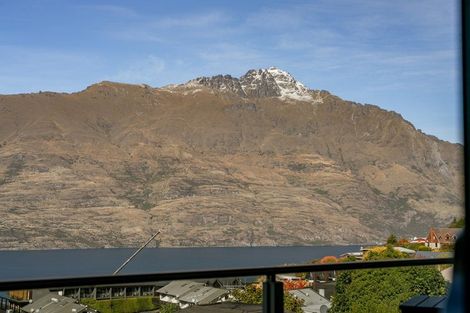 Photo of property in 54c Wynyard Crescent, Fernhill, Queenstown, 9300