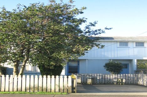 Photo of property in 10 Hazard Grove, Cannons Creek, Porirua, 5024