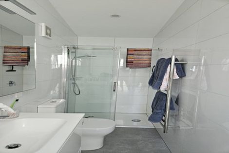 Photo of property in 6a Riviera Place, Hauraki, Auckland, 0622