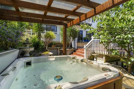 Photo of property in 15 Observatory Close, Whitby, Porirua, 5024