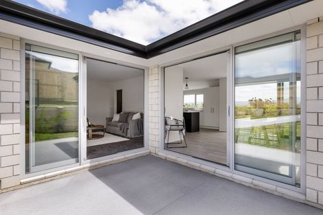 Photo of property in 14 Anglers Way, Omokoroa, 3114