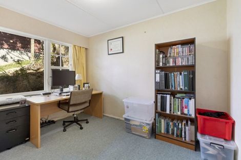 Photo of property in 17 Holmes Grove, Naenae, Lower Hutt, 5011