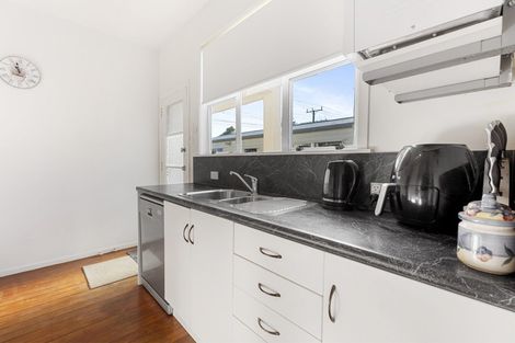 Photo of property in 54 Duke Street, Levin, 5510