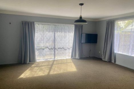 Photo of property in 2/36 Solomon Avenue, Redwood, Christchurch, 8051