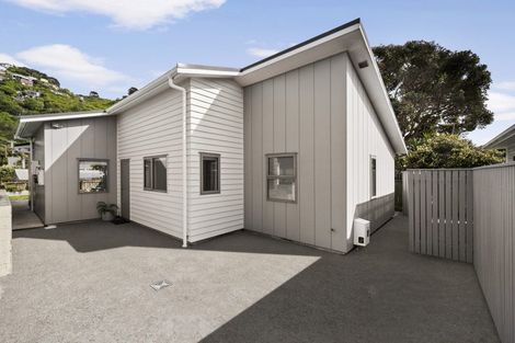Photo of property in 208a Queens Drive, Lyall Bay, Wellington, 6022