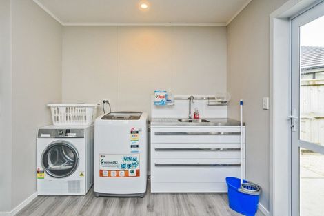 Photo of property in 10 Gibraltar Way, Fitzherbert, Palmerston North, 4410