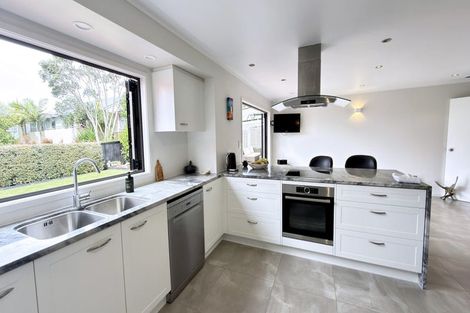 Photo of property in 16 Onetaunga Road, Chatswood, Auckland, 0626