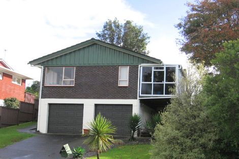 Photo of property in 7 Maroubra Place, Botany Downs, Auckland, 2010