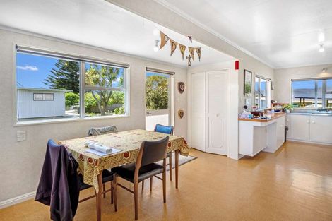 Photo of property in 14 Manga-pirau Street, Waikawa Beach, Manakau, 5573