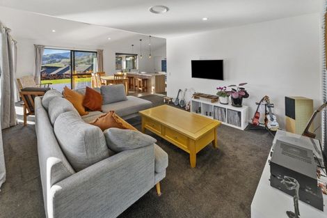 Photo of property in 8 Huntaway Close, Stoke, Nelson, 7011