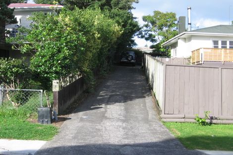 Photo of property in 15a Gill Avenue, Te Atatu Peninsula, Auckland, 0610