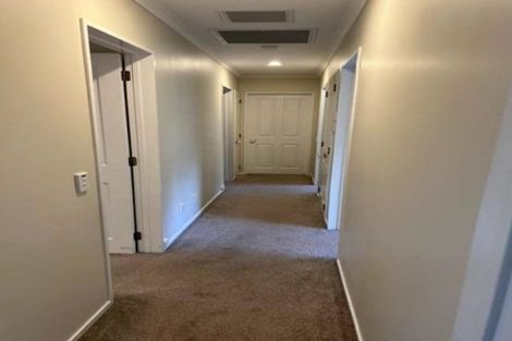 Photo of property in 16 Middlefield Drive, East Tamaki Heights, Auckland, 2016