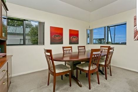 Photo of property in 2/142 Sunset Road, Unsworth Heights, Auckland, 0632